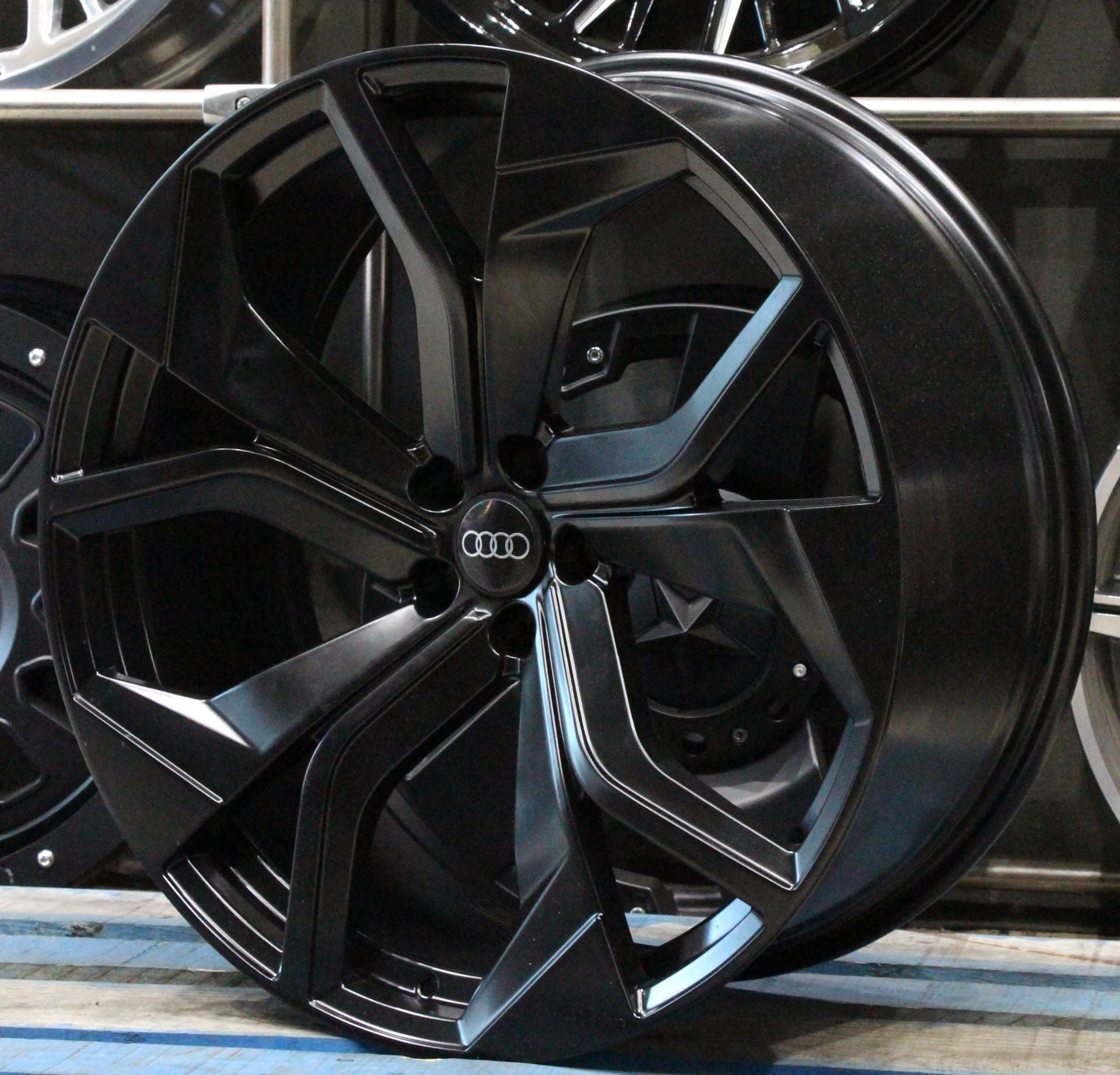 Audi RS Q8 4M8 23X10 5X112 ET+20  Matte Black